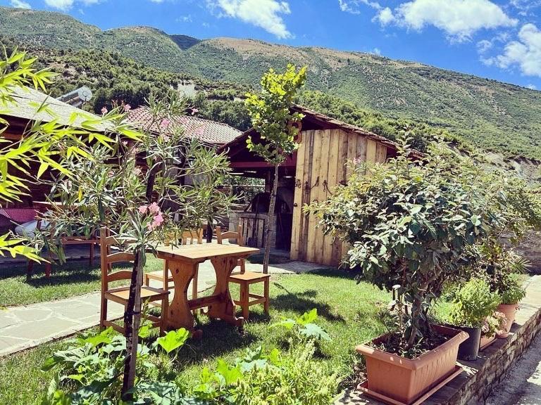 Hostel Bujtina Te Xhako Përmet Zewnętrze zdjęcie