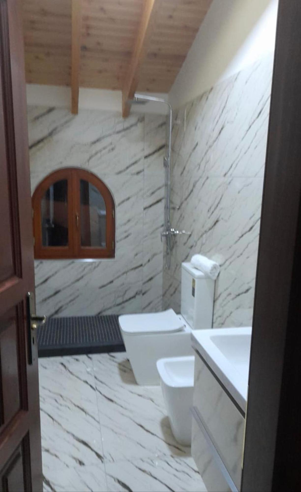 Hostel Bujtina Te Xhako Përmet Zewnętrze zdjęcie